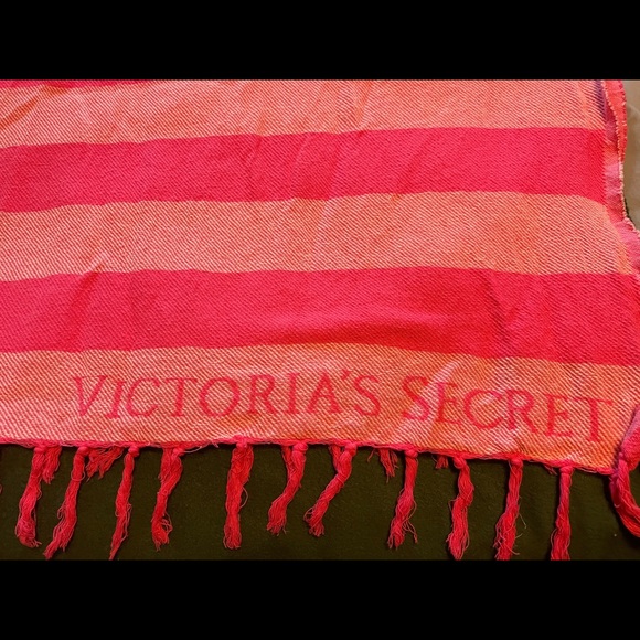 Victoria’s Secret Beach Blanket - Picture 3 of 9